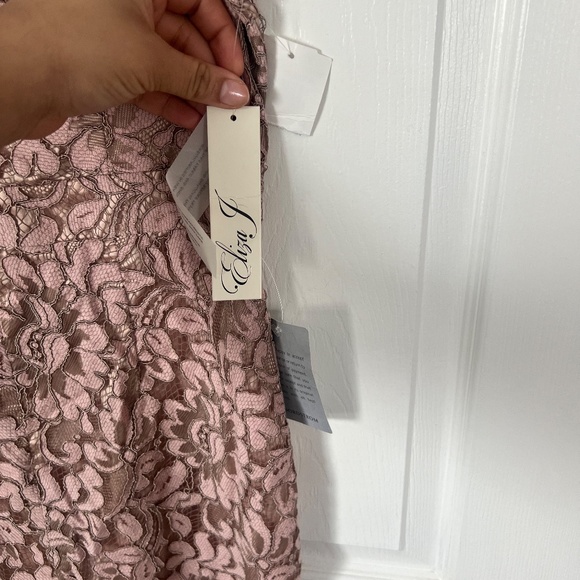 NWT. Women's Eliza J Tulip Hem Lace Cocktail Dress, Size 6 - Picture 3 of 3